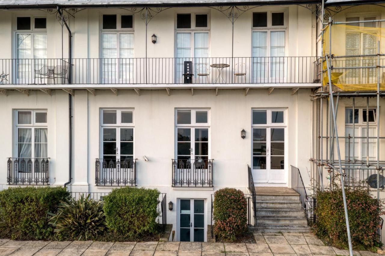 The Regency - Sea Views And A Modern Art Deco Style Interior *