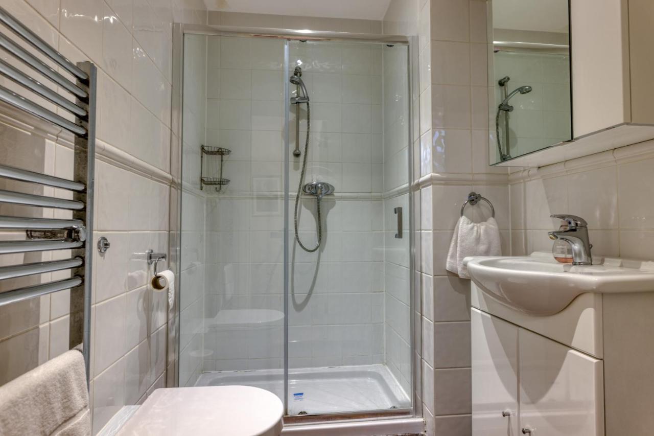 The Regency - Sea Views And A Modern Art Deco Style Interior *